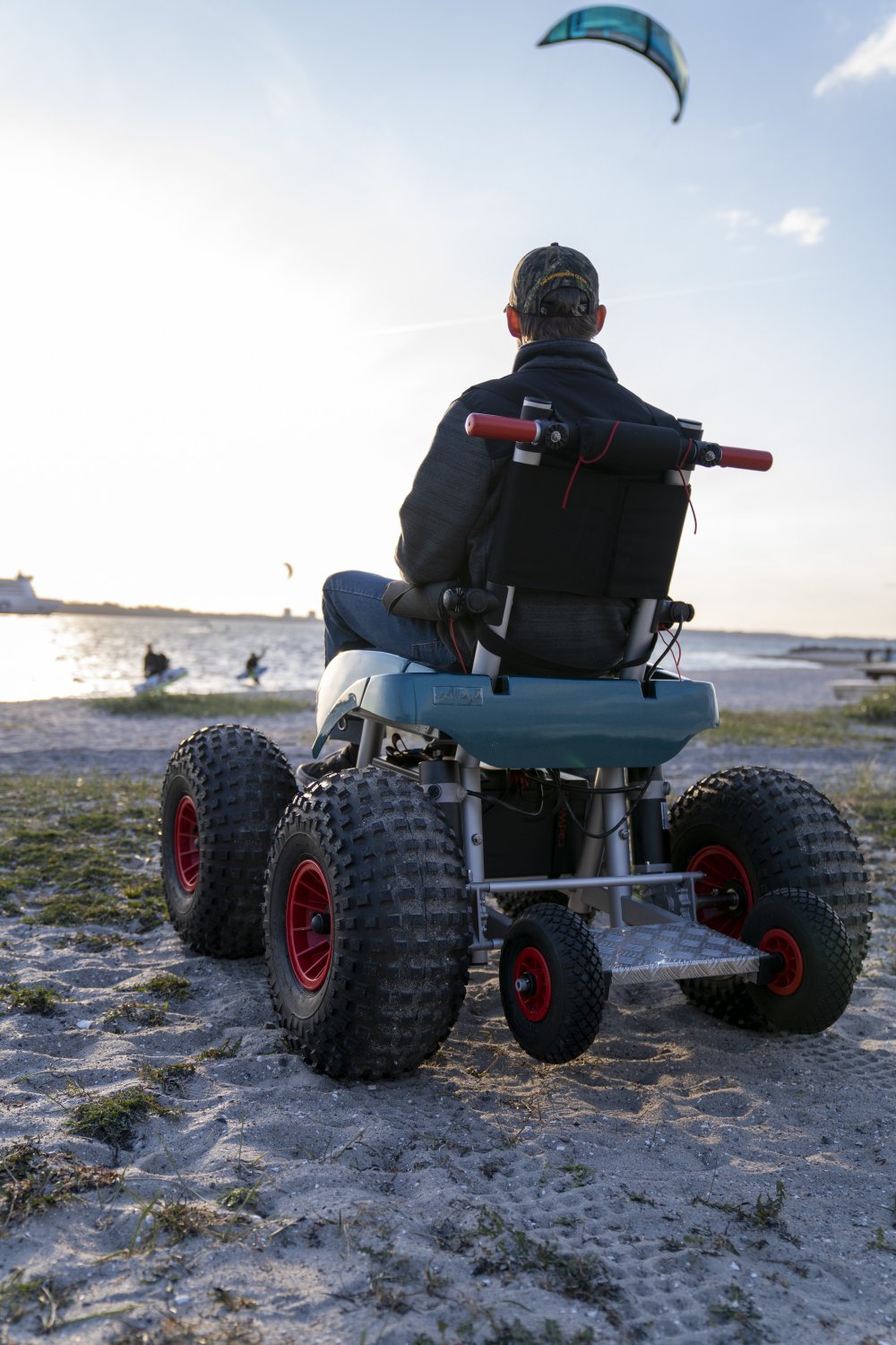 cadWeazle self-propelling balloon wheelchair for beach